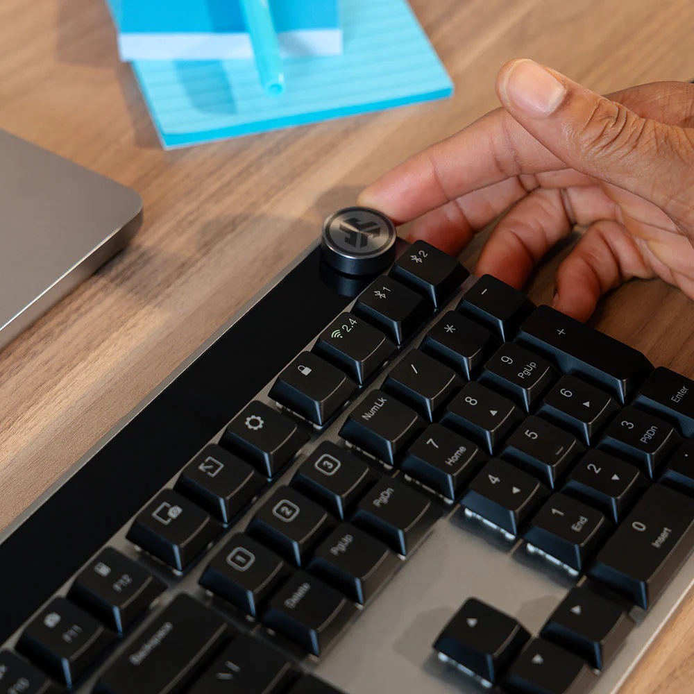 Epic Mechanical Keyboard Black - Image 4