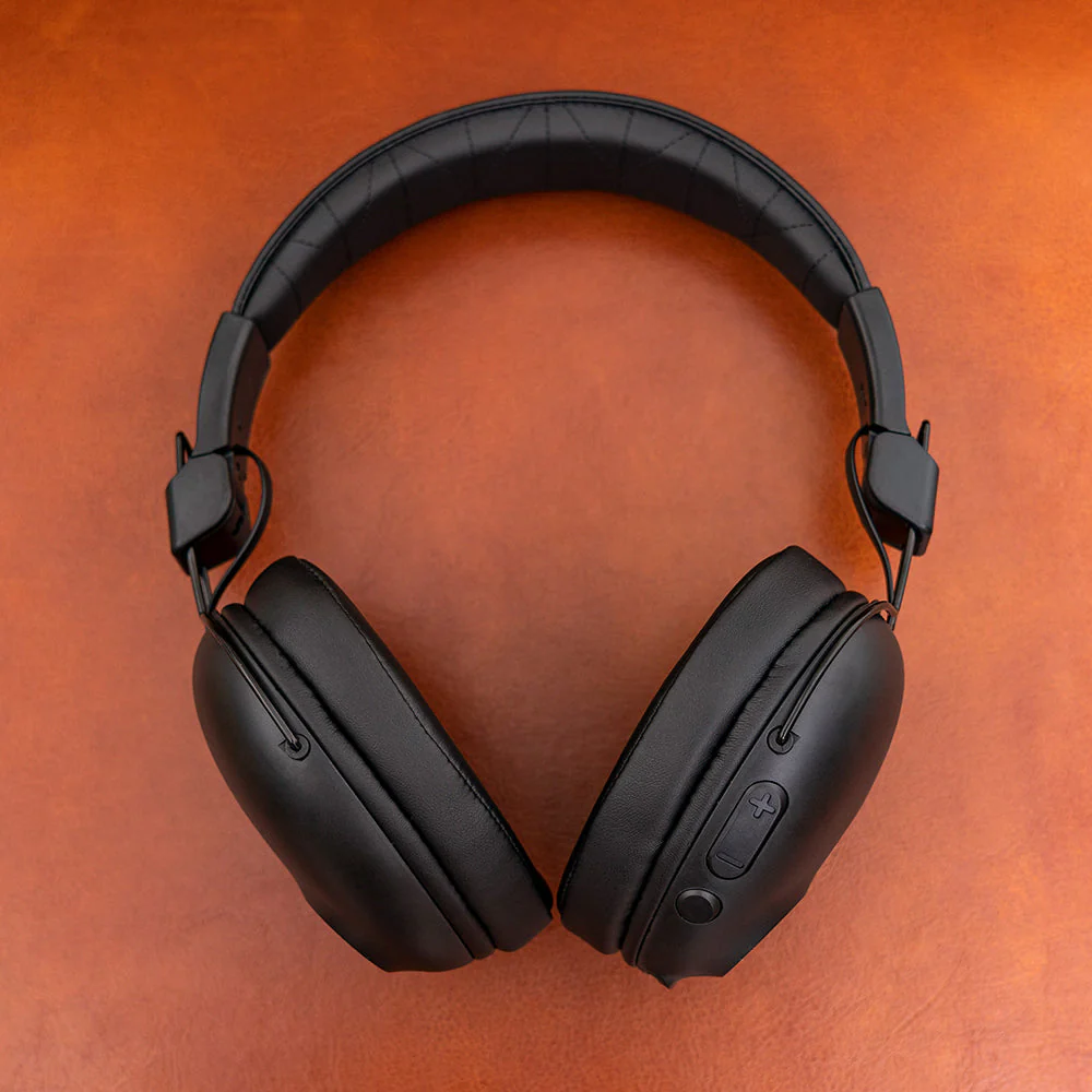 Studio Pro Wireless Over-Ear Headphones Black - Image 5