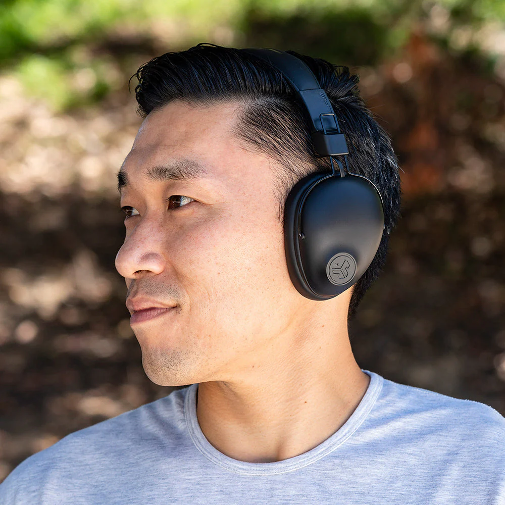 Studio Pro Wireless Over-Ear Headphones Black - Image 7