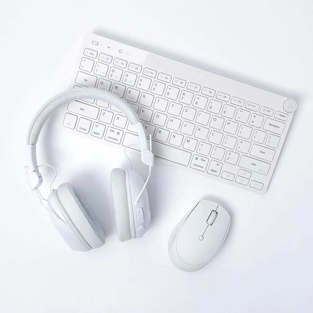 Studio Pro Wireless Over-Ear Headphones White - Image 4